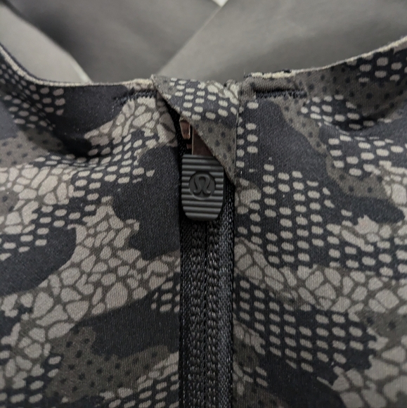 Lululemon Enlite Bra Zip Front - Picture 2 of 8